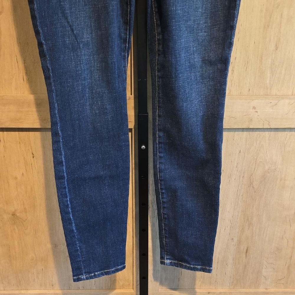 (J60) CAbi High Rise Dark Blue Jeans with Red Accents Sz 10 - Picture 2 of 7